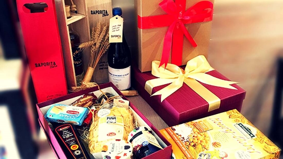 Mách bạn cách chọn quà Tết cho bố mẹ vợ thật hoàn hảo