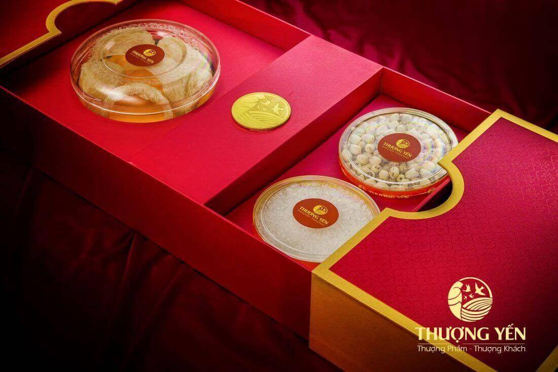 Tặng quà tết cho người lớn tuổi